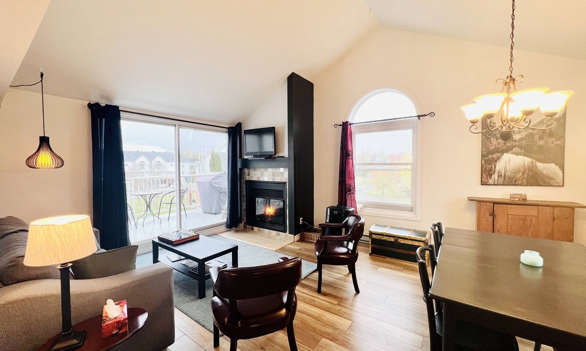 Magog Apartment | Loft Philémon - 5 minutes from Mont Orford/Magog