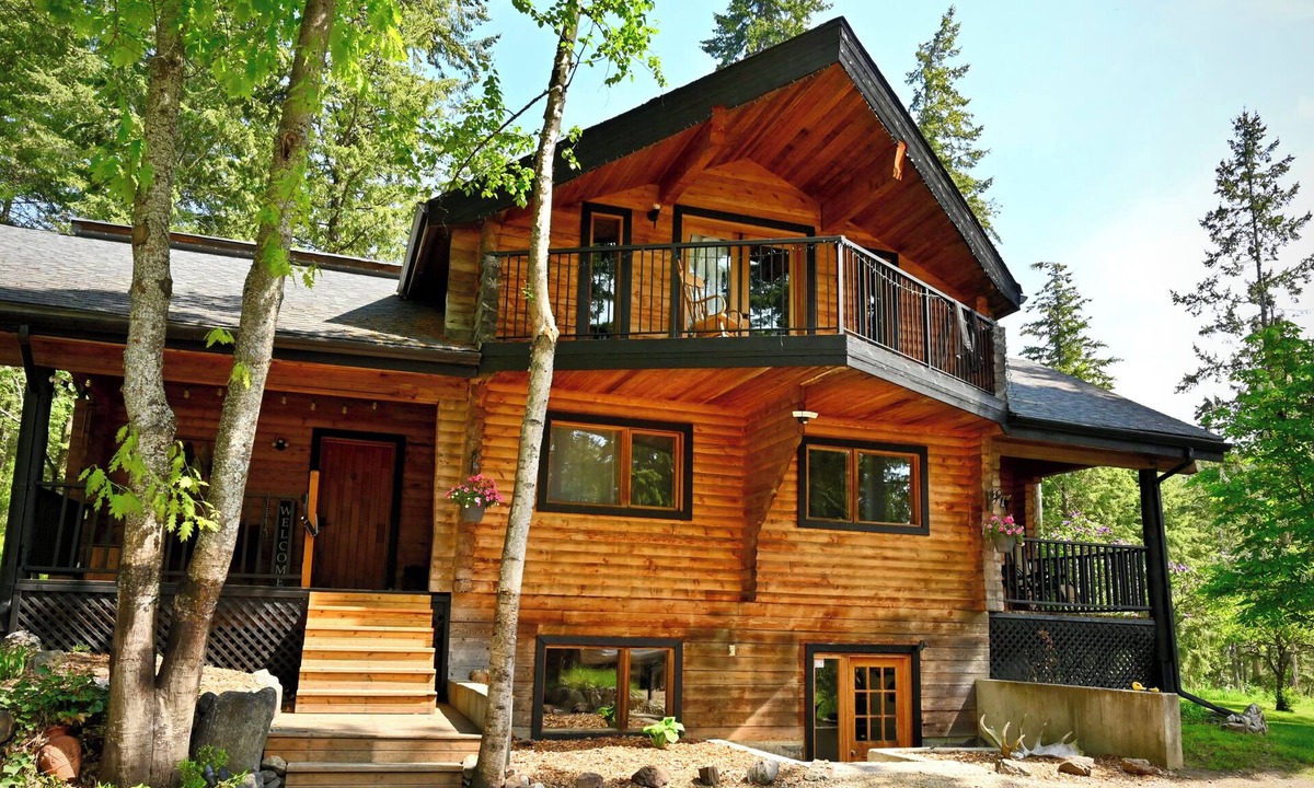 Vernon House | Log House on 5 Acres - pet friendly, A/C, BBQ, laundry, hike and bike trails