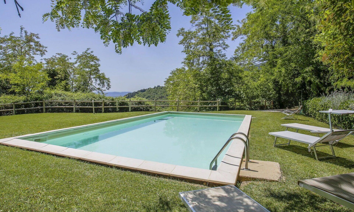 Sesto Fiorentino Villa | Lovely apartment in villa for 3 people with pool, WIFI, TV, terrace and pets allowed