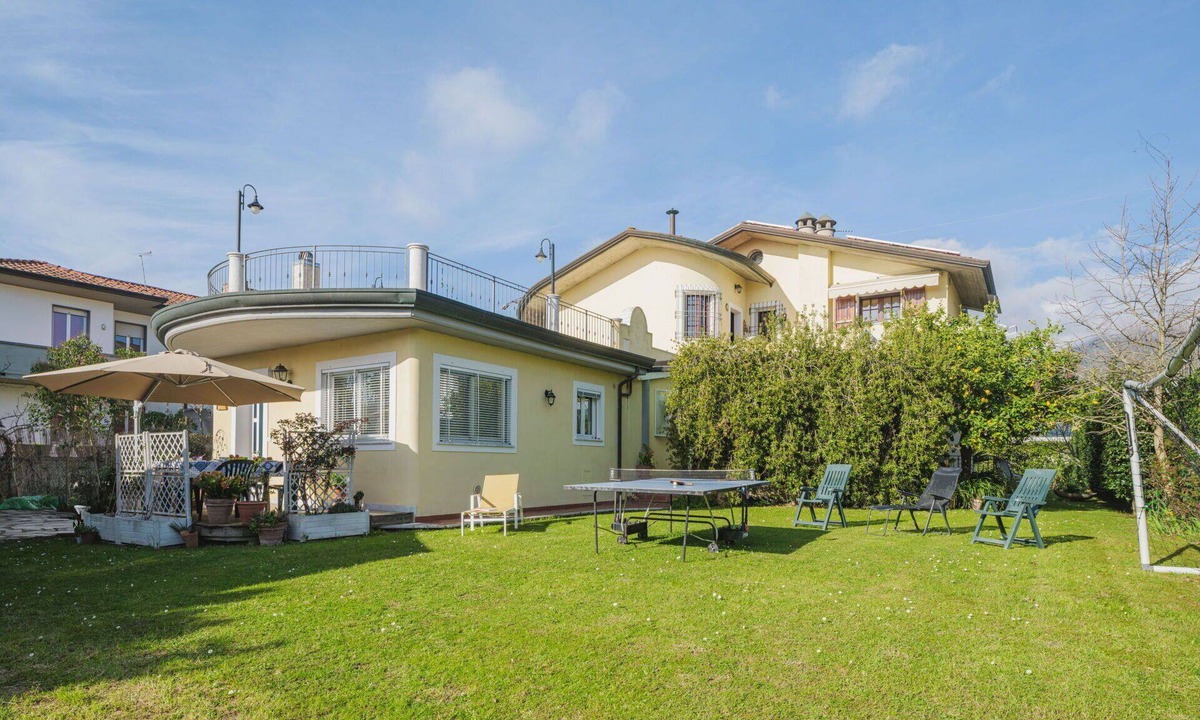 Cinquale Apartment | Lovely apartment for 4 guests with WIFI, A/C, TV and patio