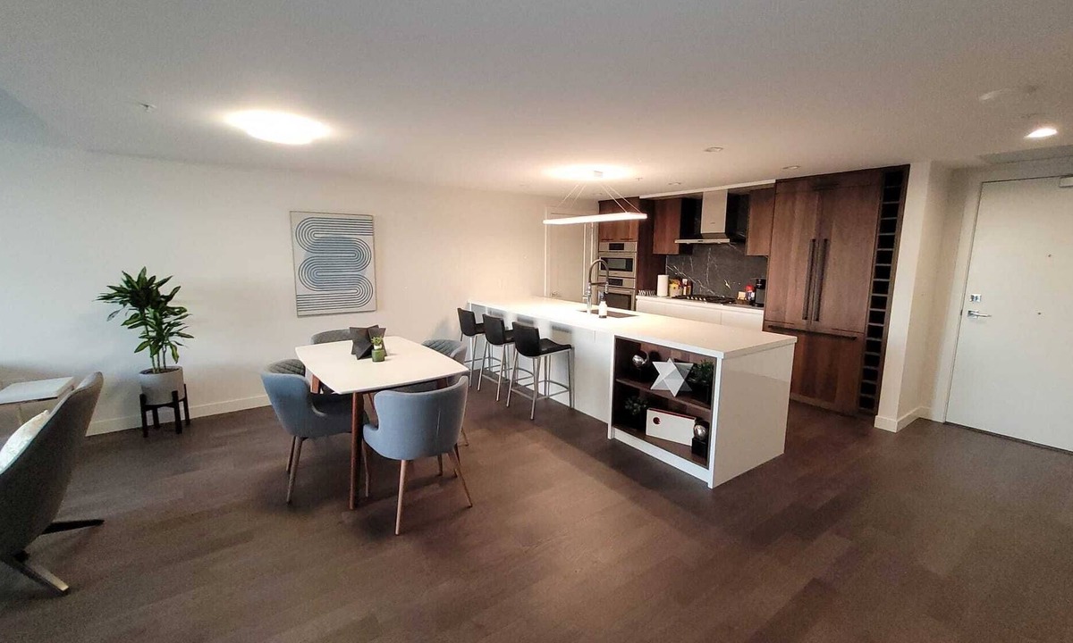 White Rock Apartment | Lux 1 king 1 queen ocean views