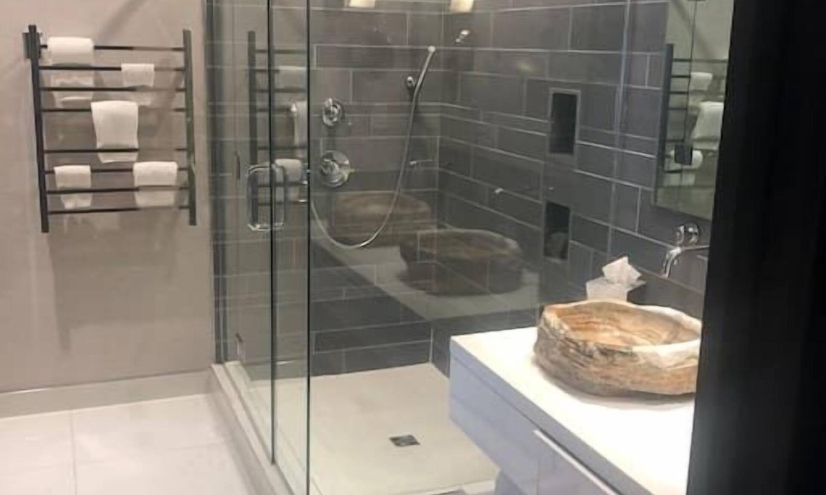 Downtown St. John's Apartment | Luxurious Downtown Room