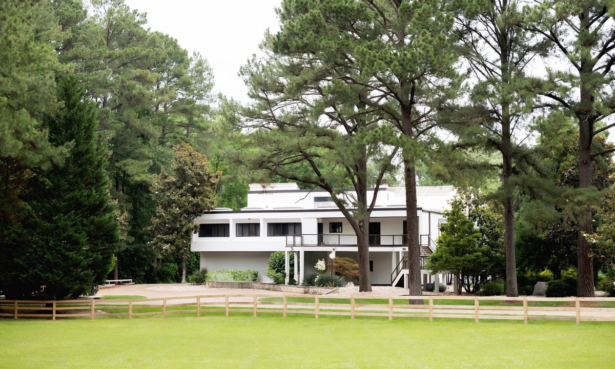 Midlothian House | Luxurious riverfront Manor with 6 bedrooms and WiFi, AC in fabulous Midlothian