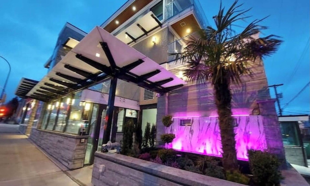 Vancouver South House | Luxury 3 Bedroom Townhouse