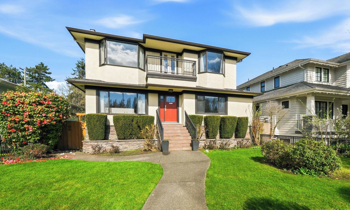 West Point Grey House | Luxury 5BR Point Grey | Jericho Beach + Downtown