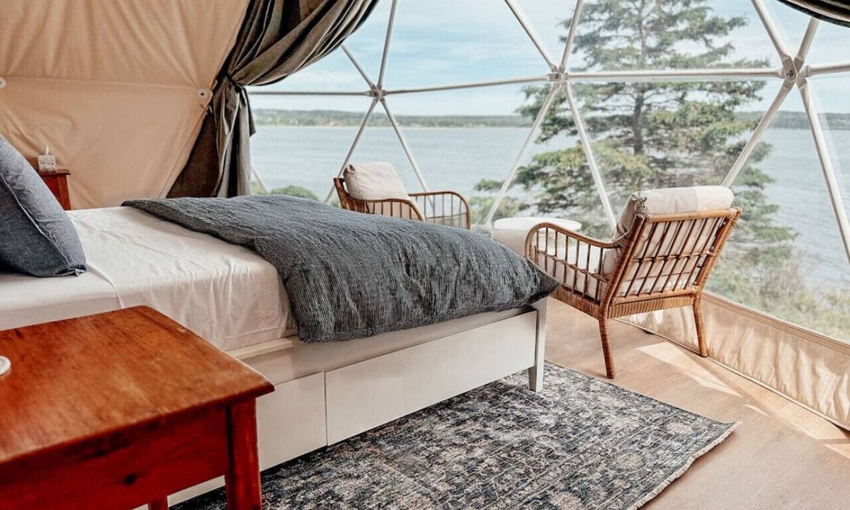 Dublin Shore Apartment | Luxury Coastal Dome - Private Hot Tub, Oceanfront Deck, Firepit & Parking