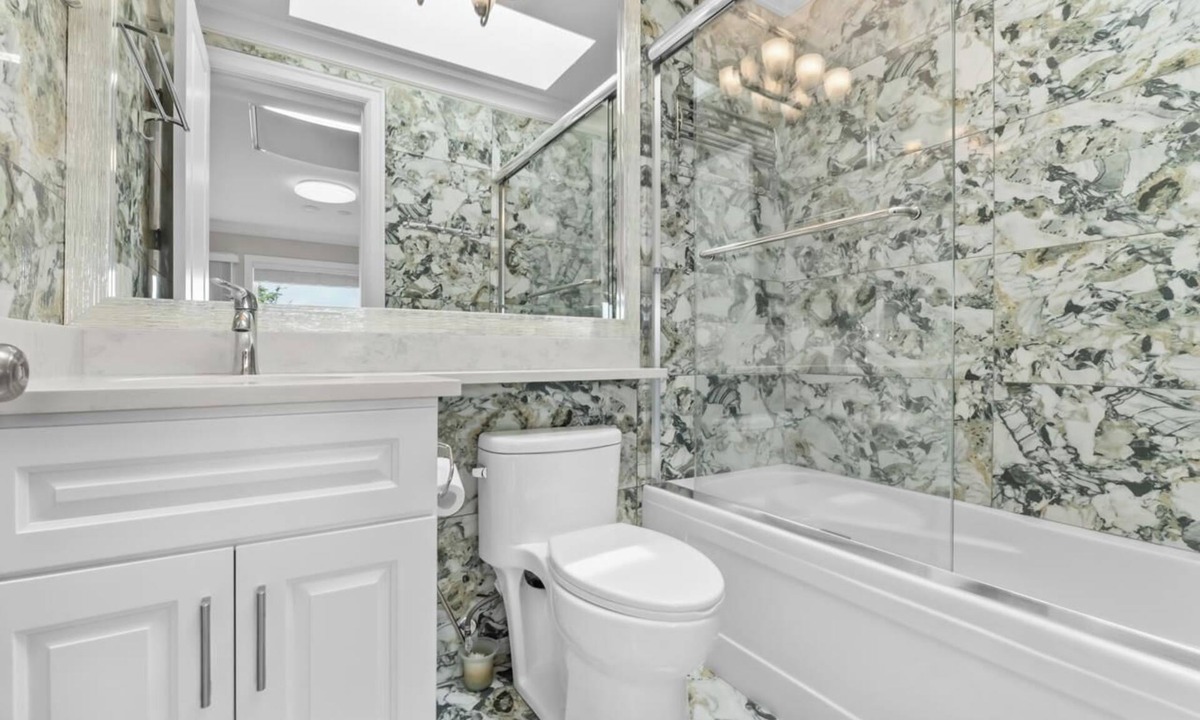 Steveston House | Luxury King suite in Richmond - Close to YVR