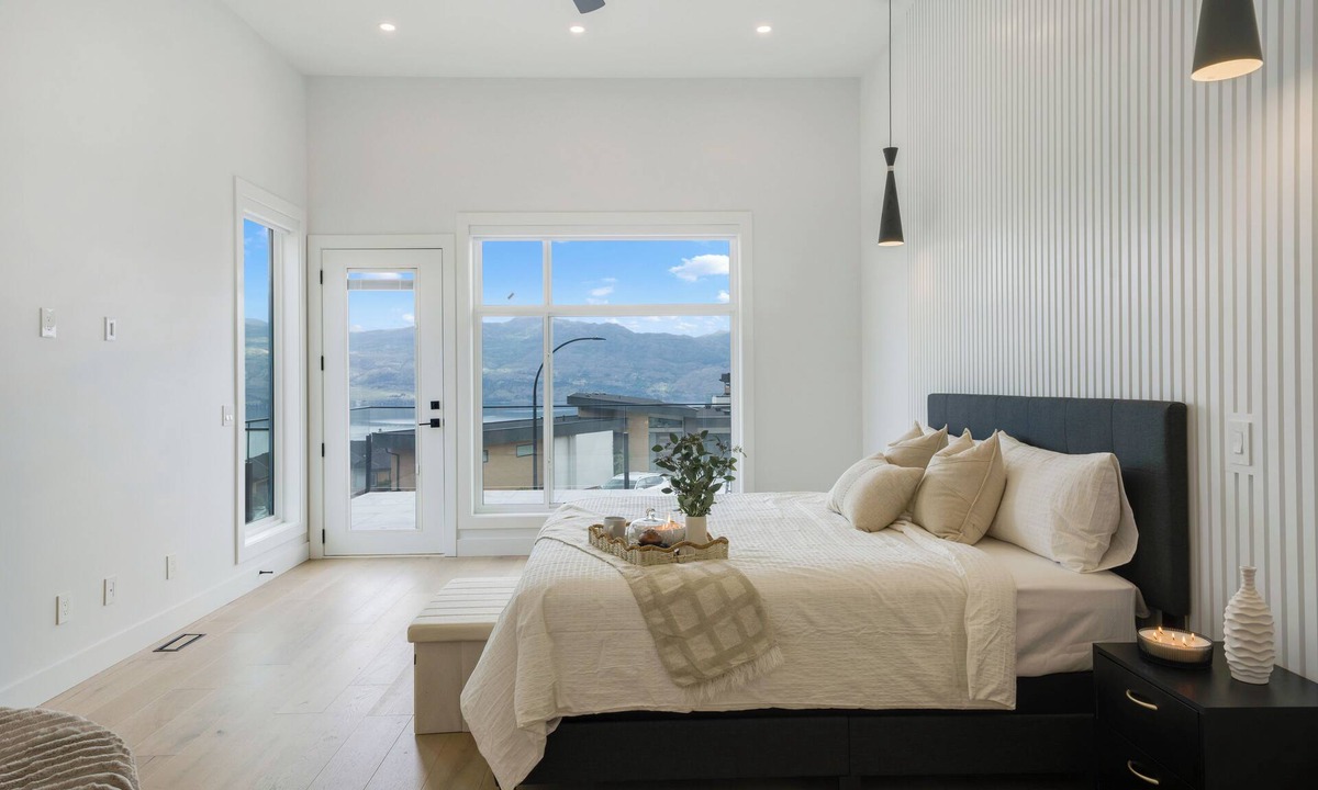 Central Okanagan House | Luxury Lakeview Oasis with Heated Pool