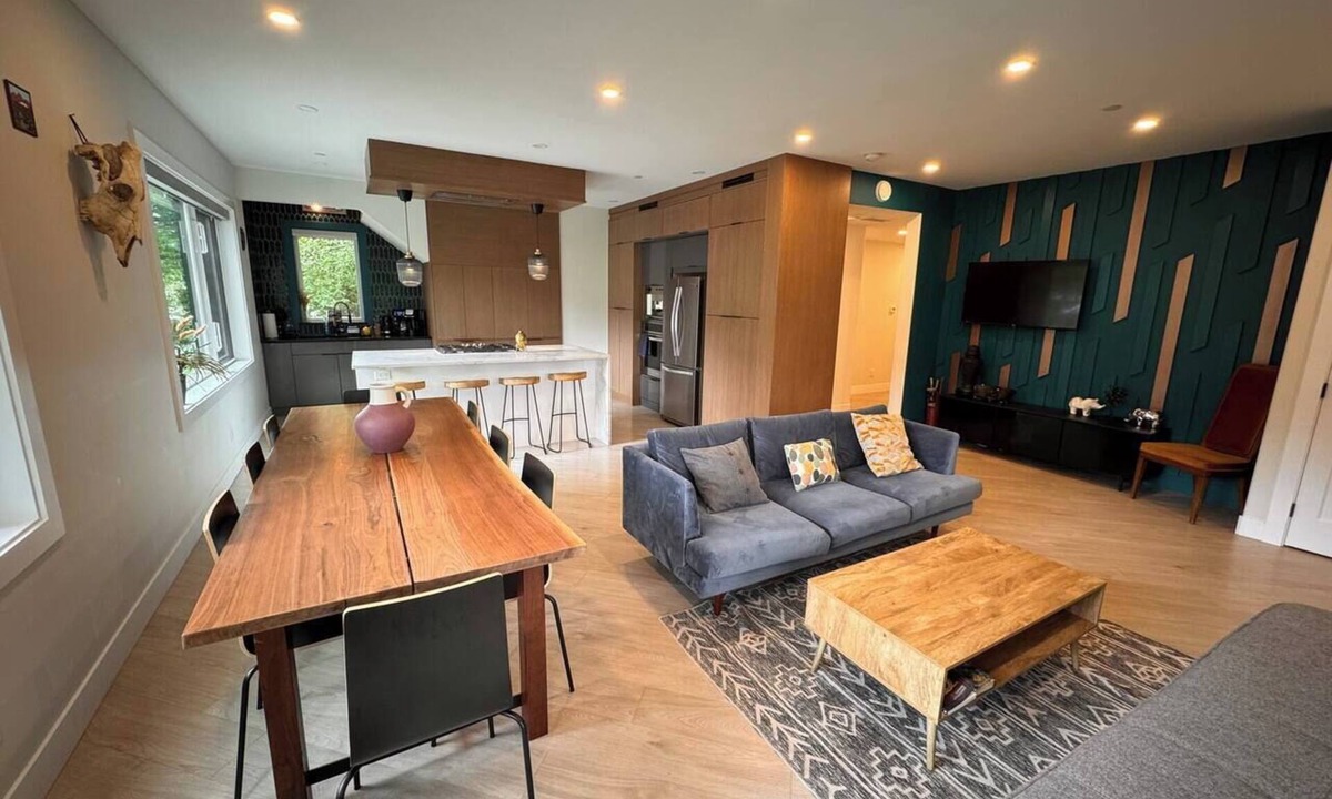 Squamish House | Luxury Mountain Retreat | Sauna · Hot Tub · Nature