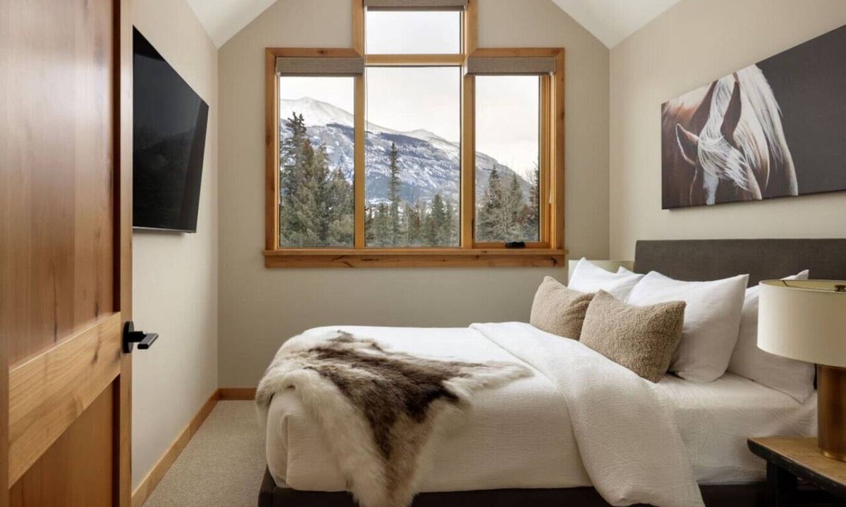Canmore Villa | Luxury Mountain Villa | Private Hot Tub & Deck
