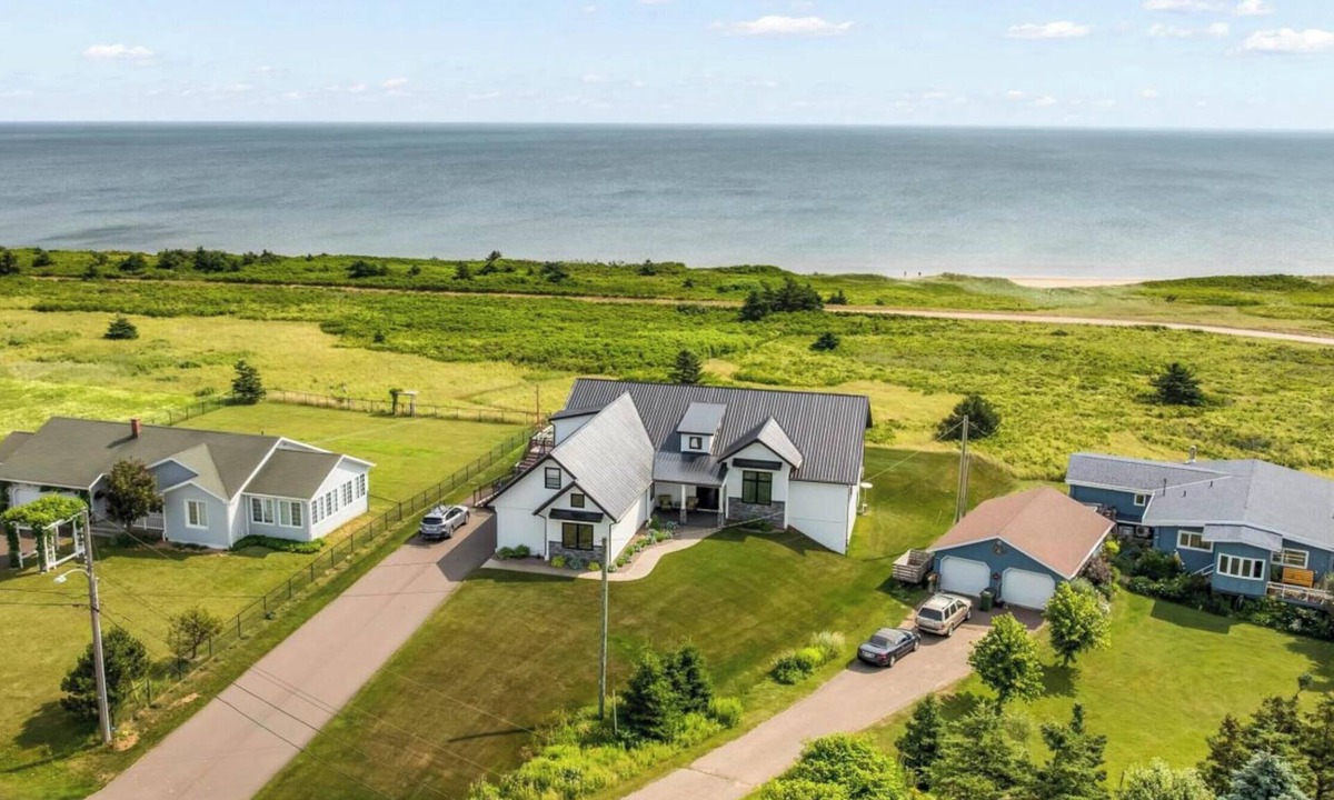 North Rustico House | Luxury North Shore Retreat | Ocean Views | Steps to PEI National Park Beach