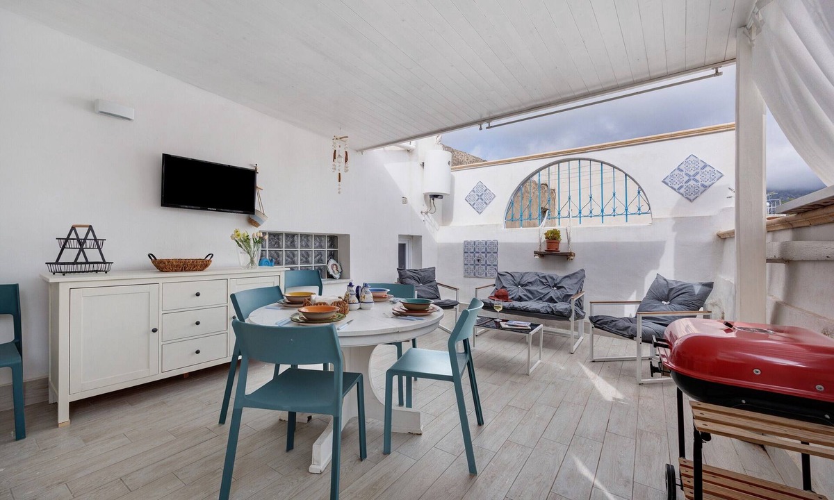 Cinisi Apartment | Madre Terra Apartment with Private Terrace