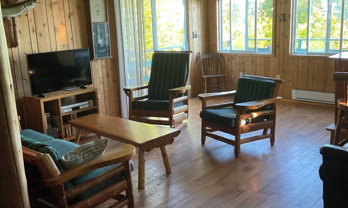 Manitoulin District Cabin | Main Lodge Mac’s Camp
