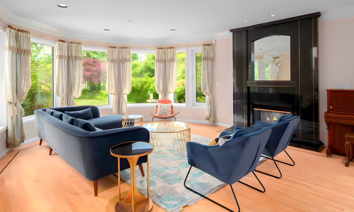 Kerrisdale House | Majestic Jacuzzi, BBQ & Game Room