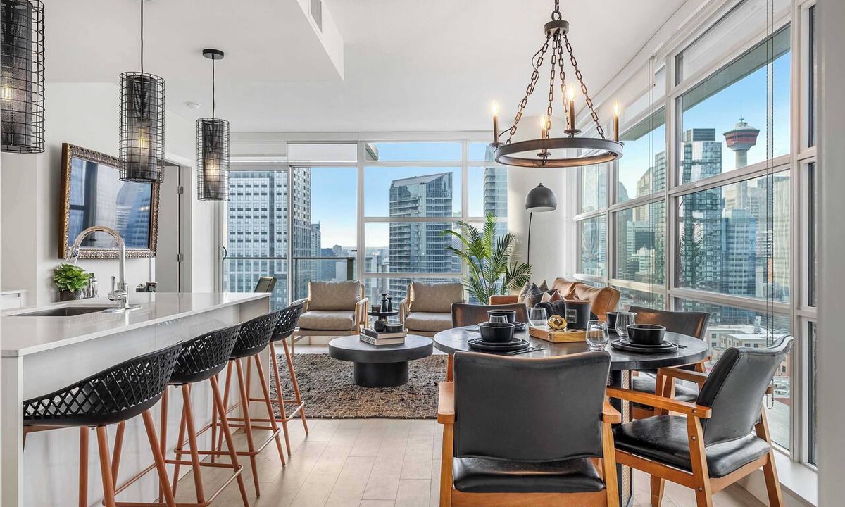 Victoria Park Apartment | Manhattan Right Next to Stampede Grounds! DT
