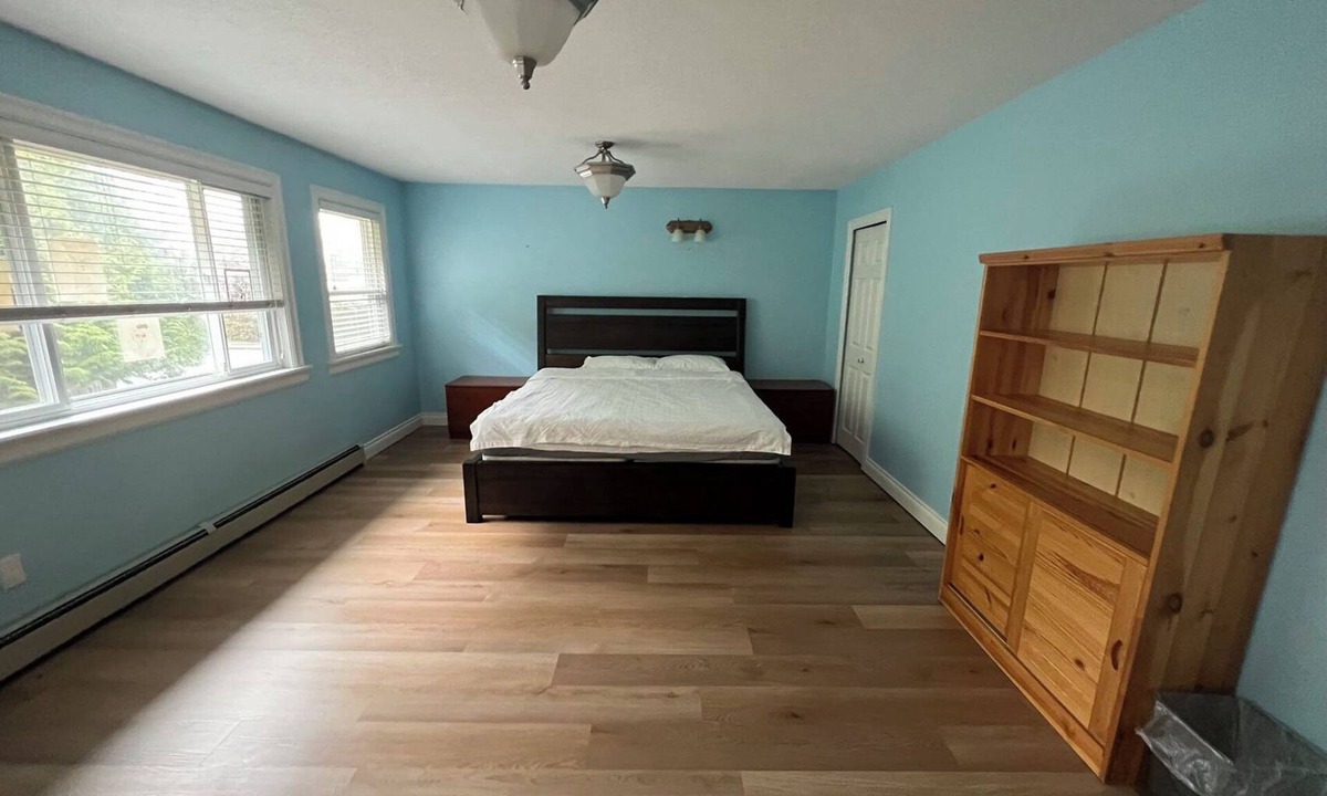 Richmond House | Master bedroom, with king bed, walk in closet, ensuite bath, microwave & fridge