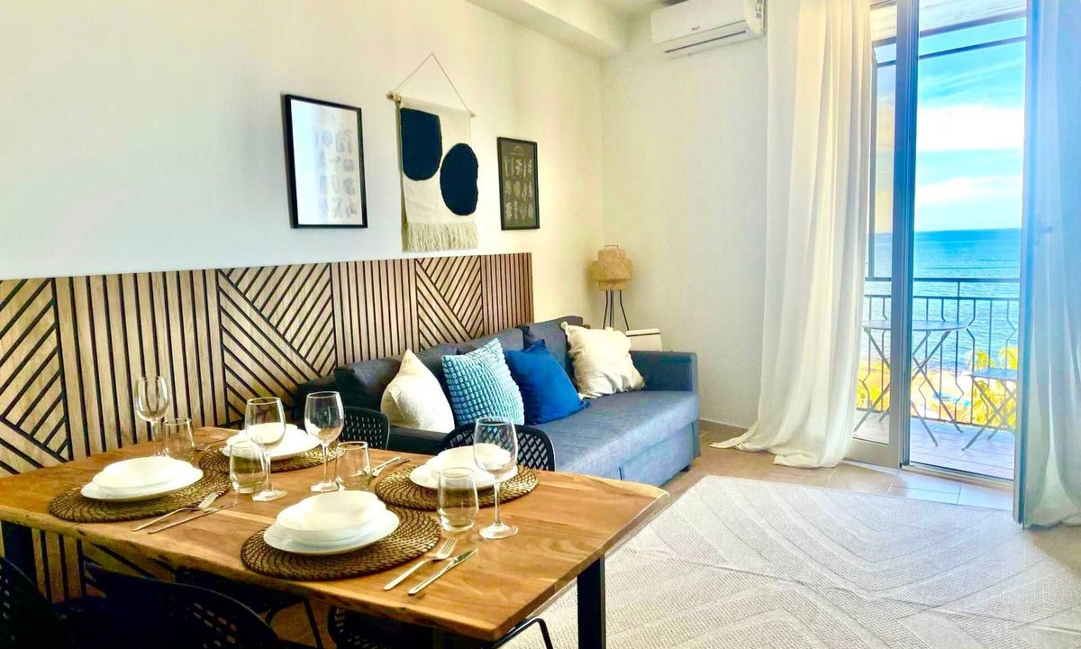 Aspra Apartment | Meeresstrand - La Riva by Interhome