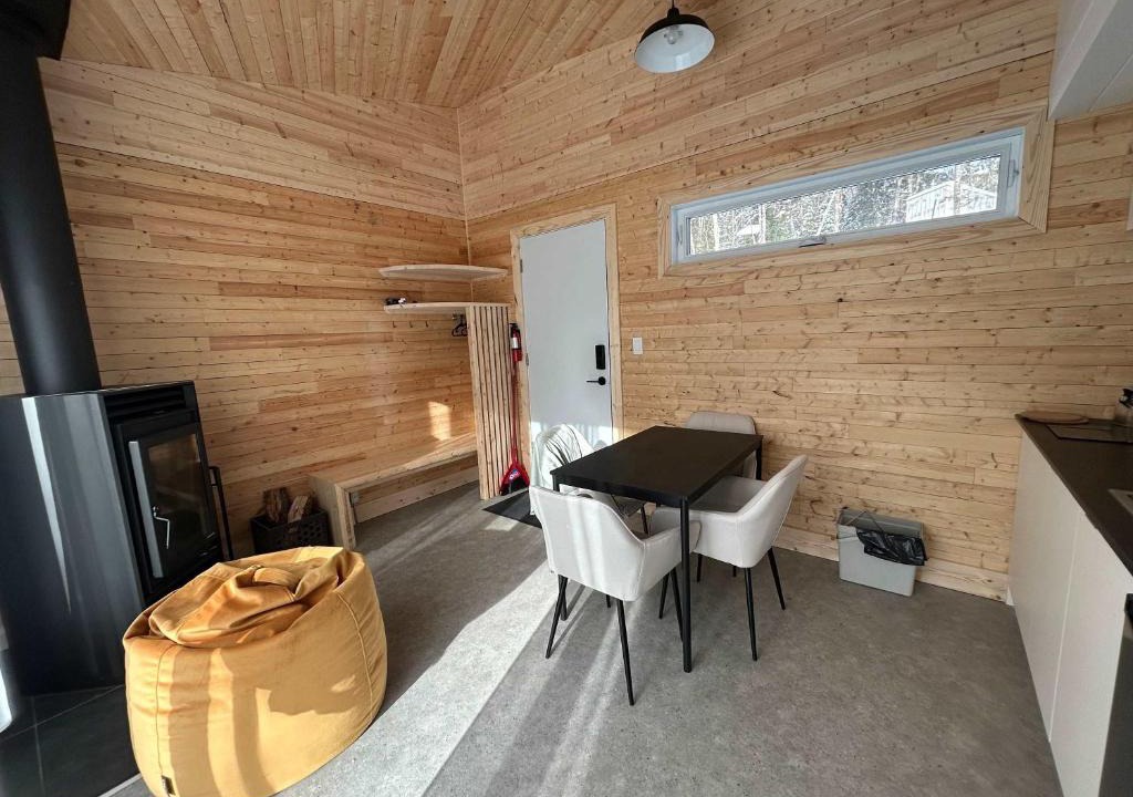 Notre-Dame-Auxiliatrice-de-Buckland Ski Chalet | Micro-Cabine in the Mountains - Solstice 5
