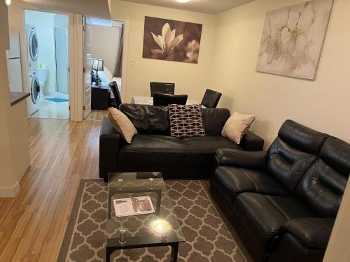 Northwest Edmonton House | Modern 2 BR Vacation Home Near West Edmonton Mall