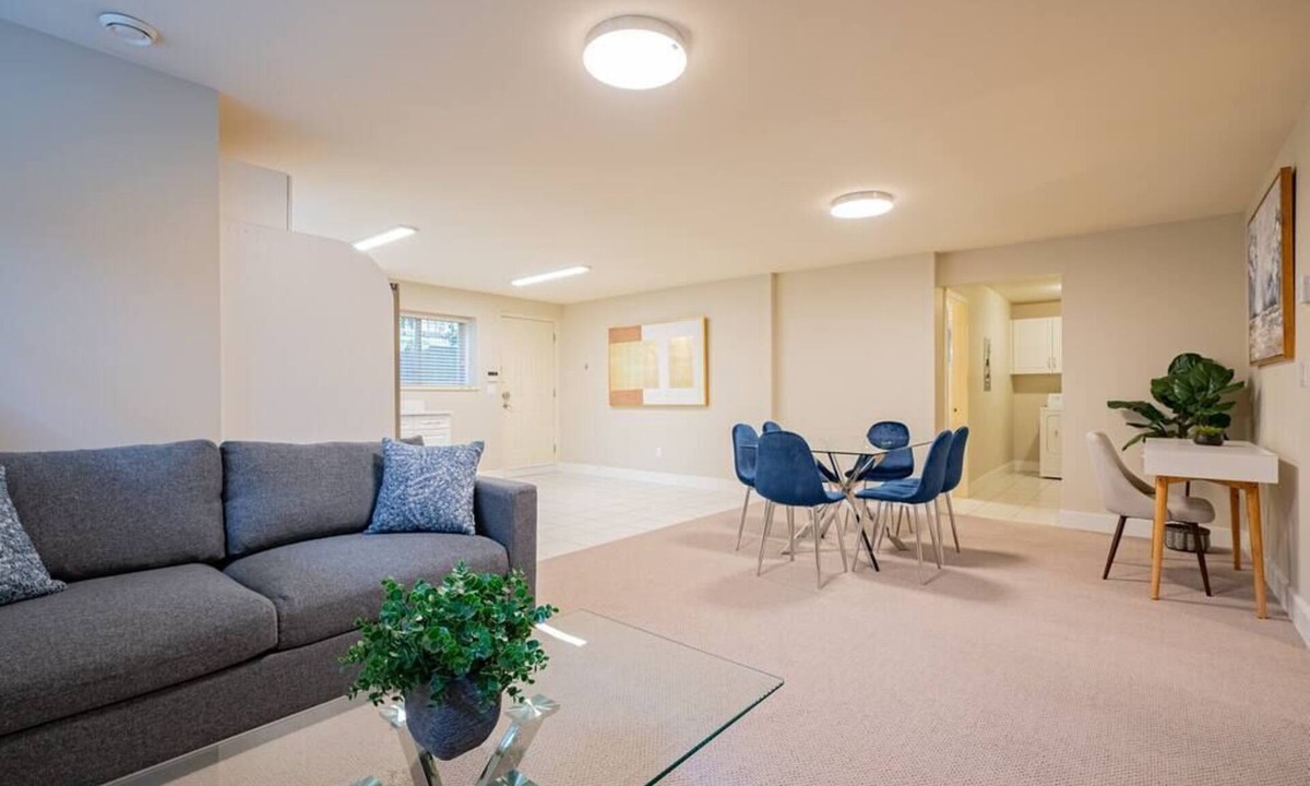 Lynn Valley House | Modern 2Bed Unit in Lynn Valley