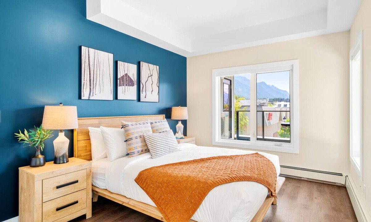 Golden Apartment | Modern 2BR Golden Retreat w/BBQ + Stunning Views!