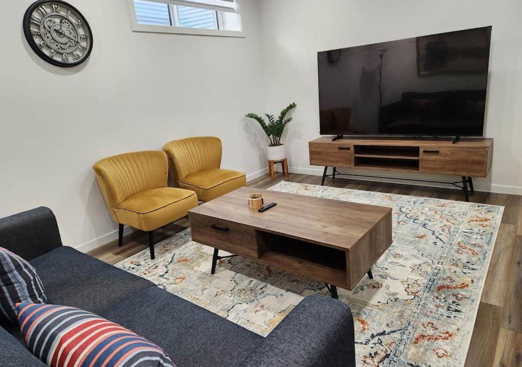 Keith House | Modern 2BR | Private Suite | Close to Banff | UofC