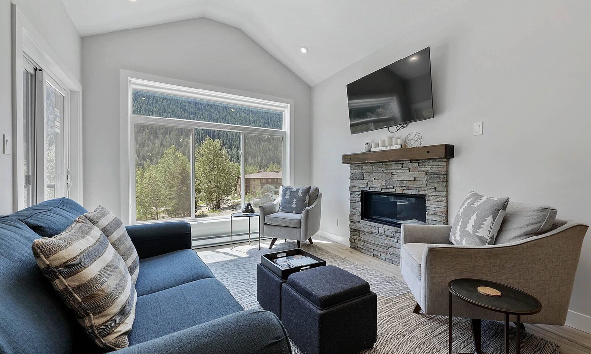 Sun Peaks Condo | Modern 4 Season Mountain Living