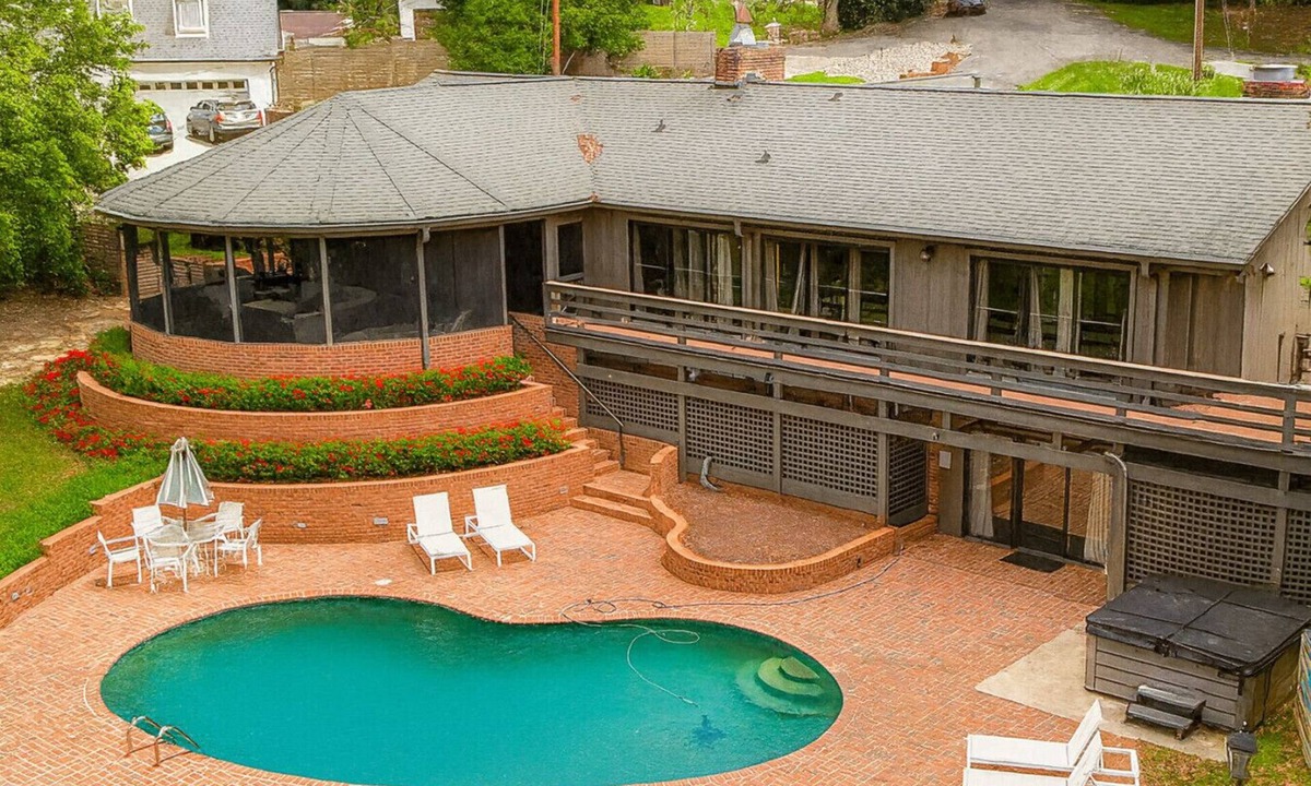 Dixie - Berryhill House | Modern 4BR Lakefront Home w/Pool, Patio & Pets OK