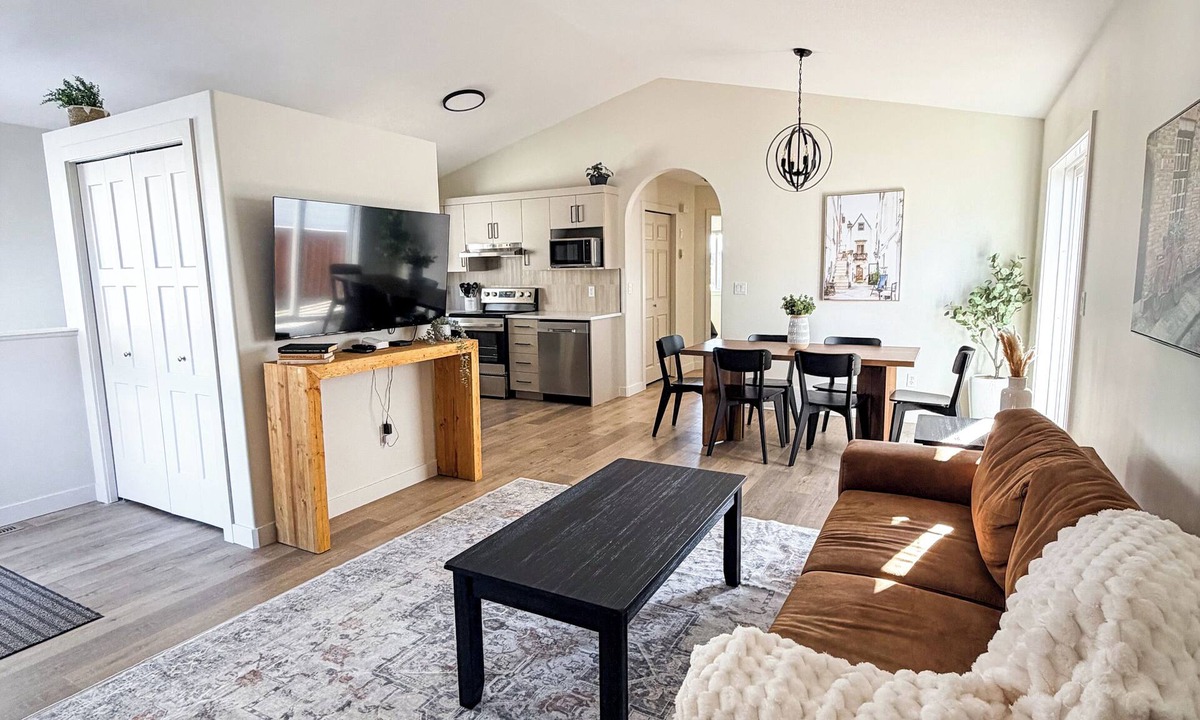 Grande Prairie House | Modern 4BR | Walk to Eastlink | Sleeps 8