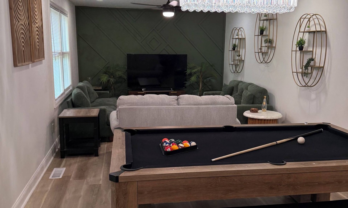 Meredith Woods House | Modern 5BR w/Pool Table - Prime Raleigh