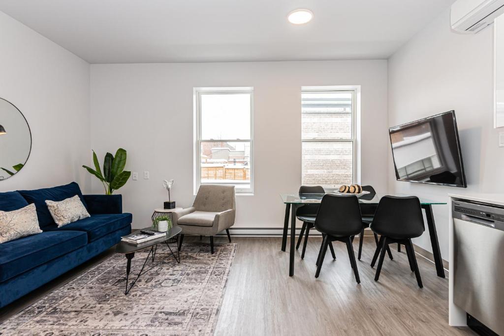 Plateau Mont Royal Apartment | Modern and New Studio in the Heart of the City by Den Stays