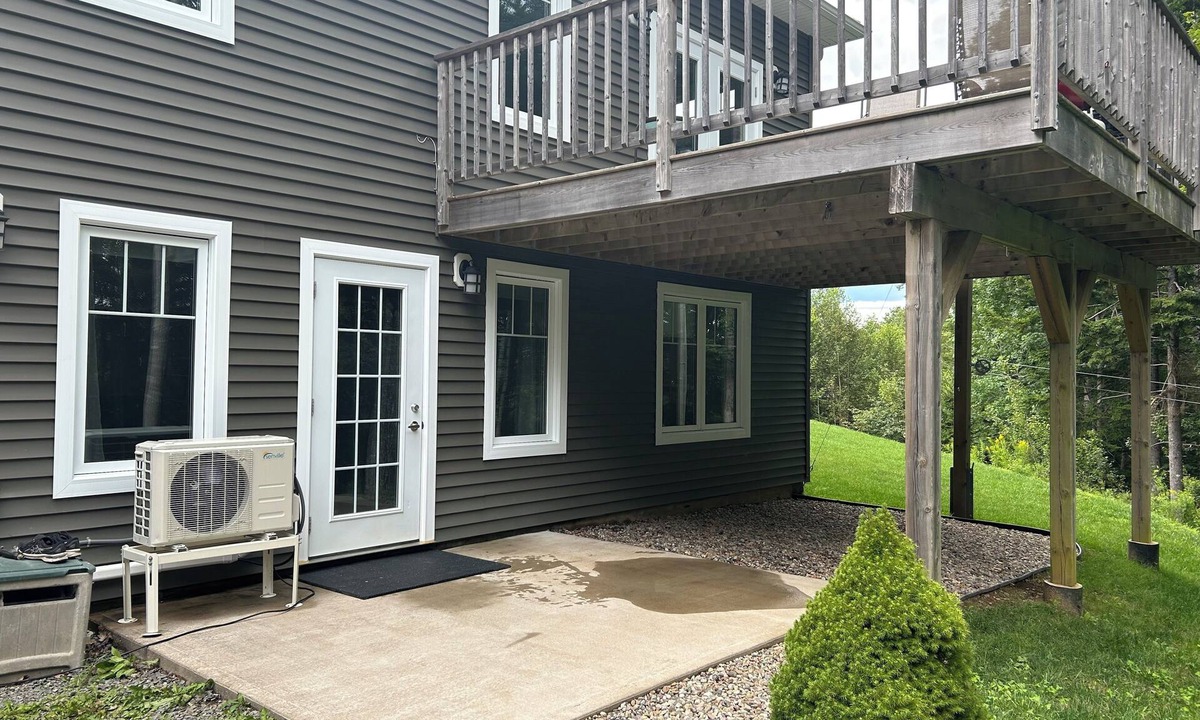 Conquerall Bank Apartment | Modern apartment close to SSRH, NSCC, & beaches