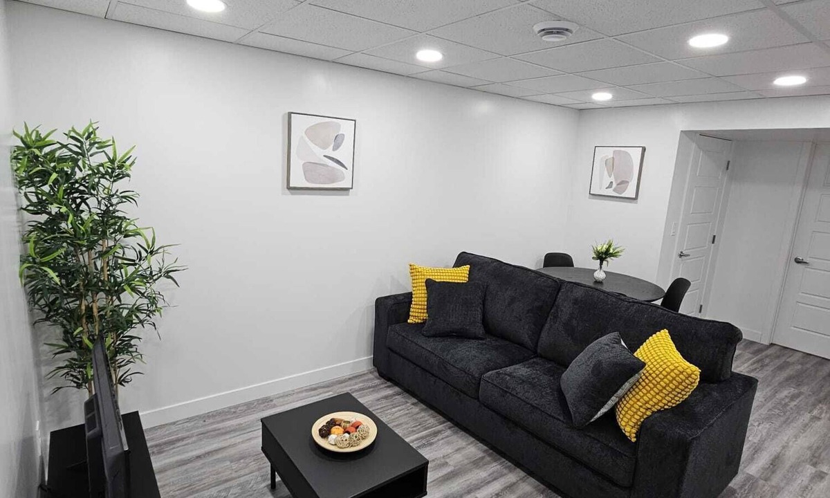 Winnipeg House | Modern Basement suite with seperate entrance close to grocery, restaurant & mall