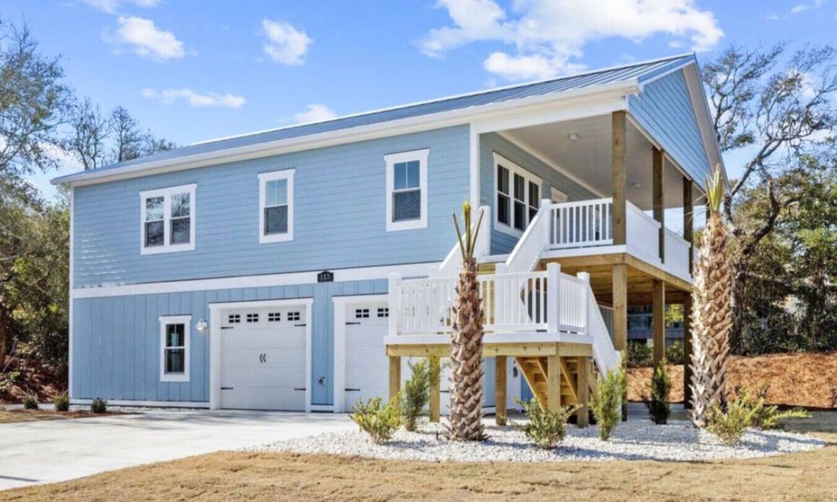 Emerald Isle House | Modern Beach Villa|2-Min Walk to Beach + Ping Pong