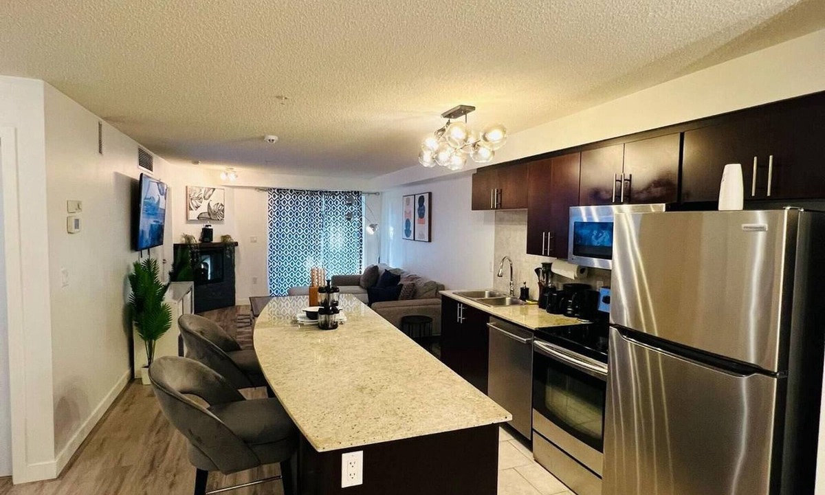 Downtown Edmonton Apartment | Modern Comfort in Edmonton's Heart, 2 Bedroom Apartment