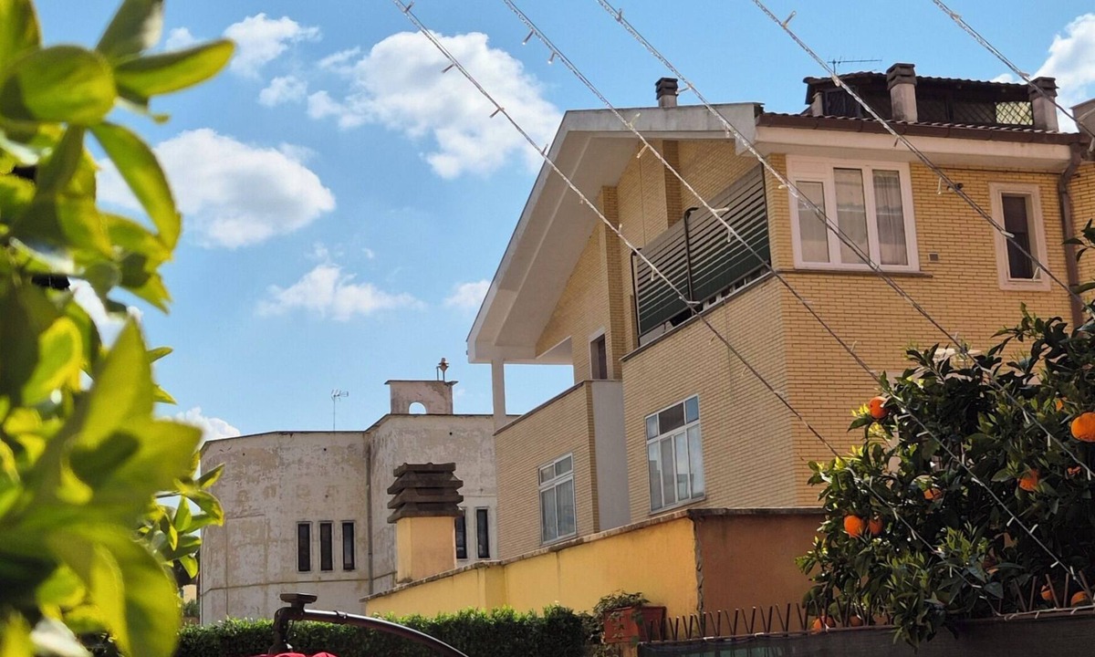 Quartiere XXIX Ponte Mammolo Apartment | Modern & Cozy Apartment with Private Garden + Parking | Near Metro