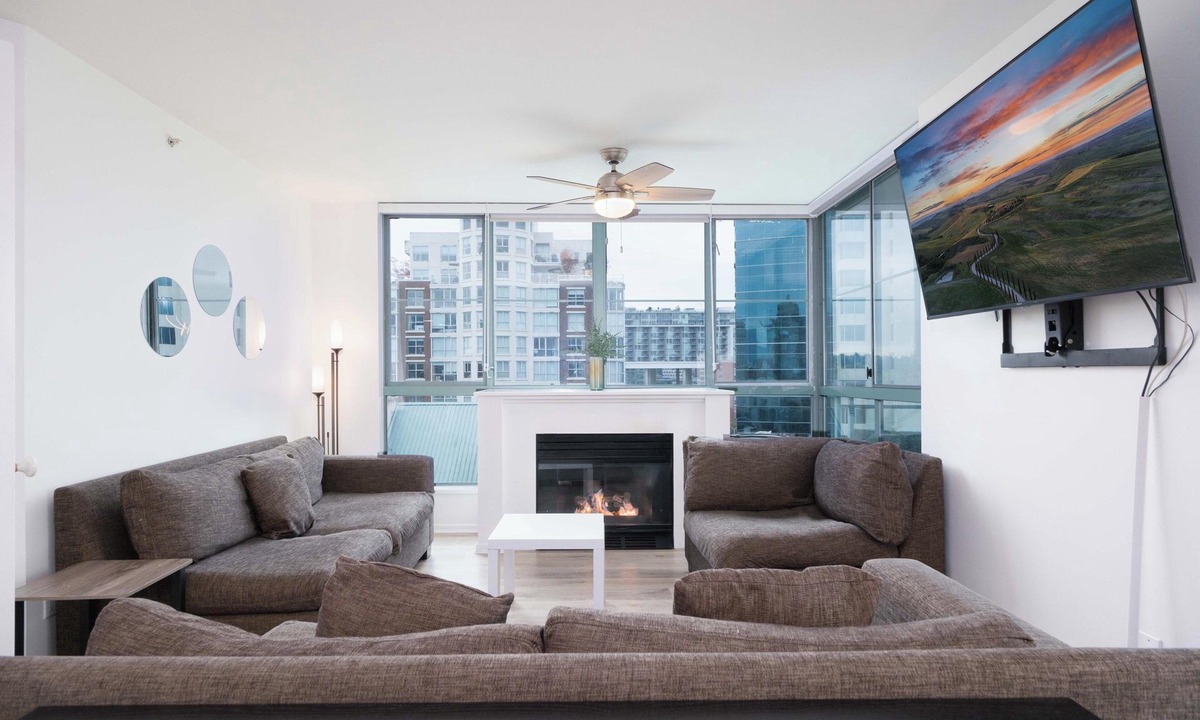 Mount Pleasant Apartment | Modern Downtown Condo w/Views, Gym & Sauna Access