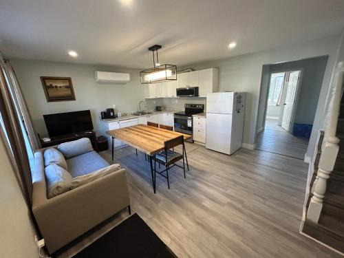 Charlottetown Villa | Modern Queen St Duplex 4BRs