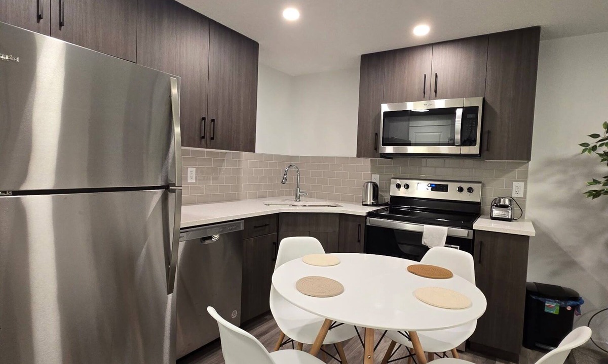 Southeast Calgary Apartment | Modern Retreat Central Location All the Comforts of Home