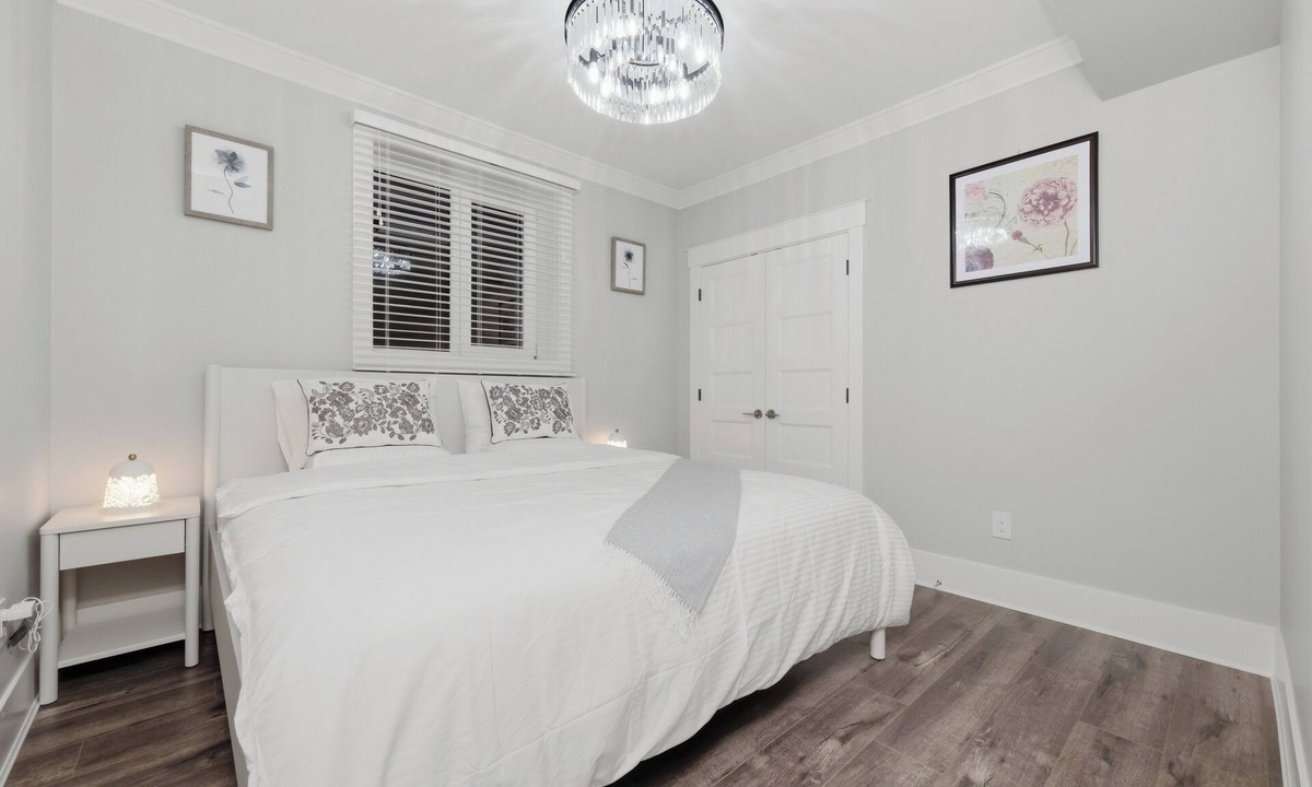 White Rock House | Modern Seaside Sanctuary | 1 BR Executive Suite near White Rock beach