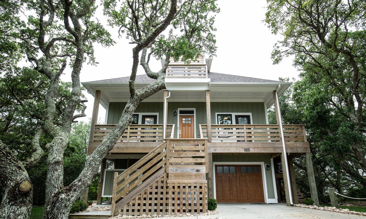 Spindrift Banks Apartment | Modern Soundfront Studio, Pier access, Sunsets, Fishing, Watersports, Beach