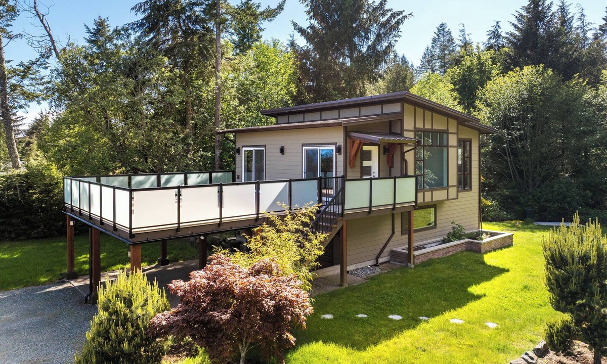 Otter Point Cottage | Modern & Spacious cottage close to spectacular West Coast trails & beaches
