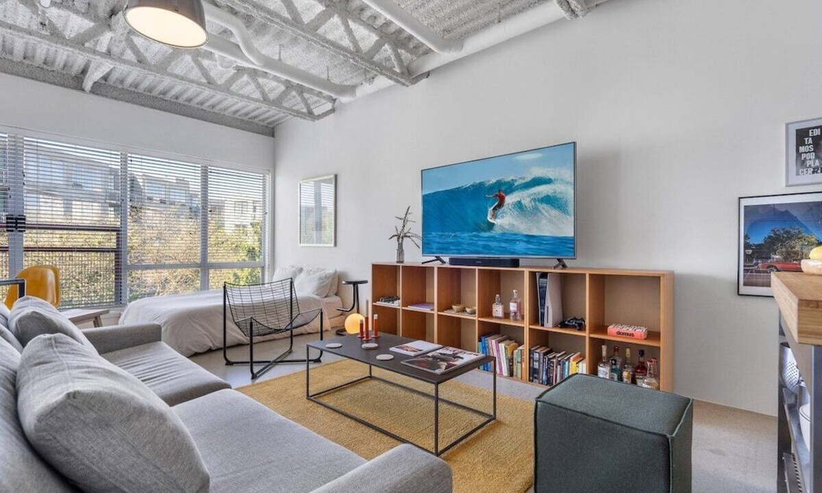 Mount Pleasant Condo | Modern & Stylish Studio Flat - Right off Main St.