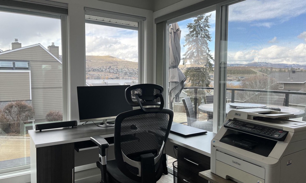 Vernon House | Modern Townhome on Kalamalka Lake, Private Boat Moorage.
