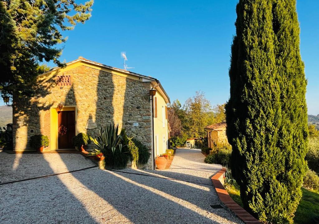 Chianni Bed & Breakfast | Modern Tuscan Escape Podere la Svolta