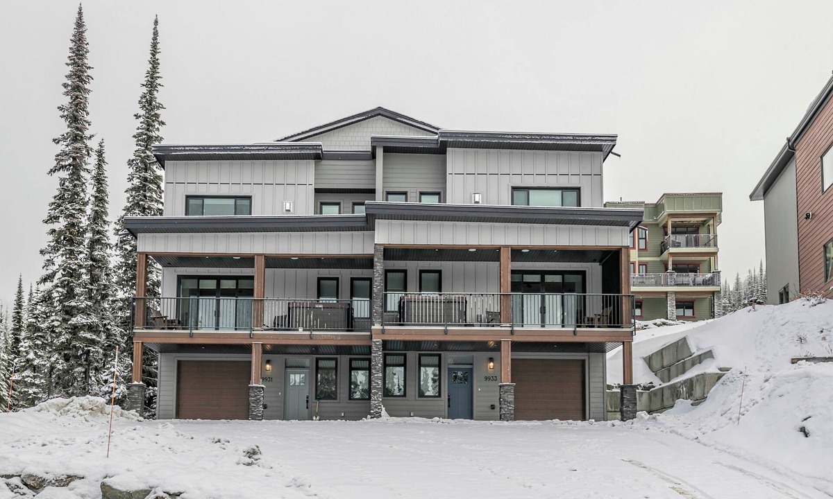 Silver Star Mountain House | Modern Whole Duplex - Sleeps 24! Both sides, 2 hot tubs, garages and A/C!