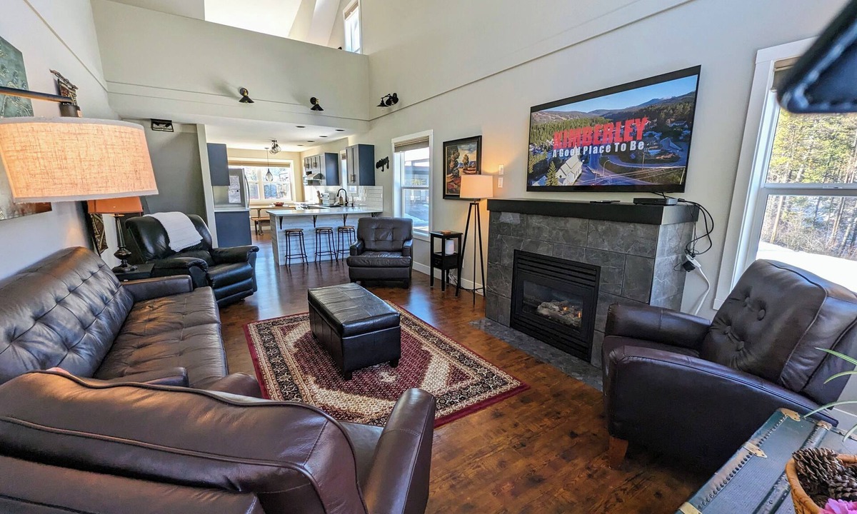 East Kootenay House | Mountain Getaway-Easy Walk to Base of the Ski Hill