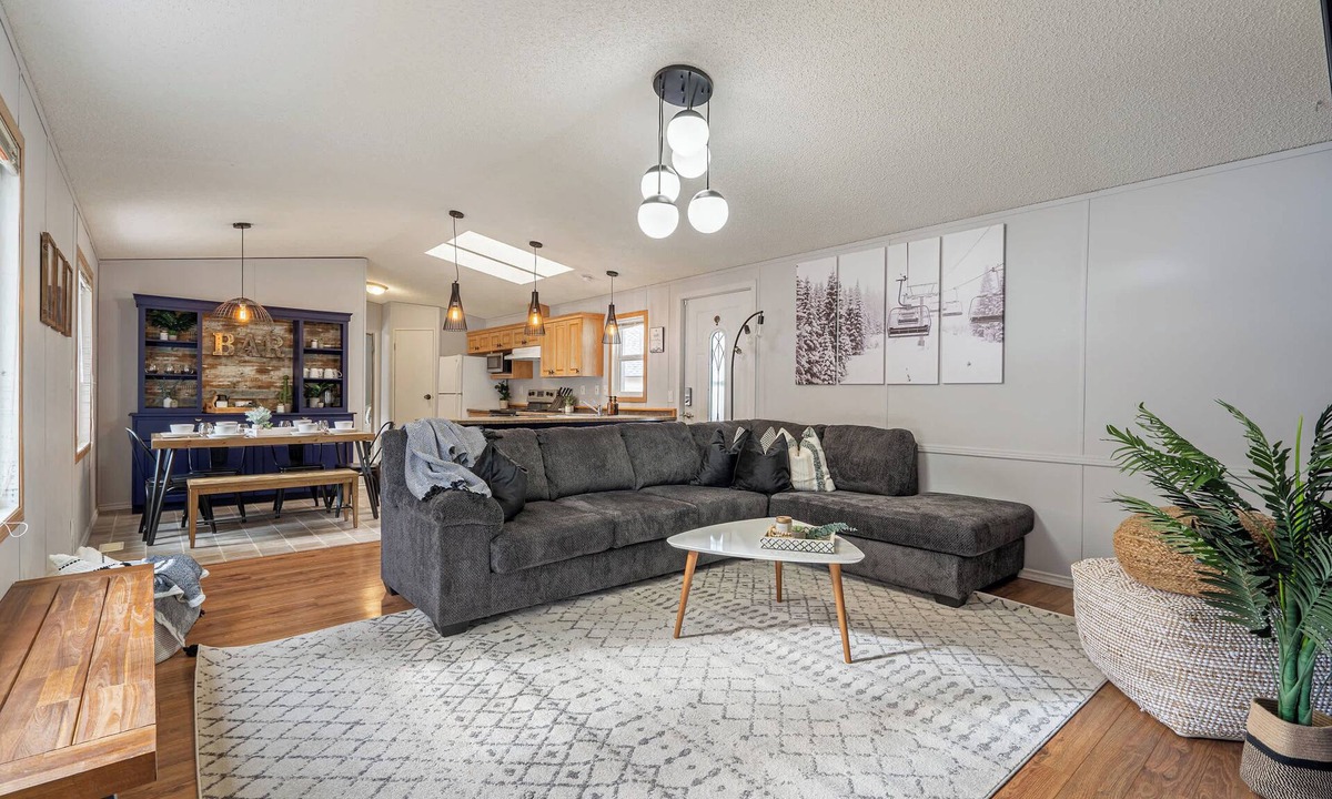 Blairmore House | Mountain Time | Furnished 30+ Day Retreat