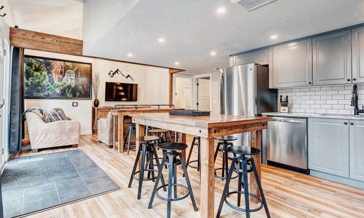 Canmore Villa | Mountain Townhouse with Heated Pool & Free Pass