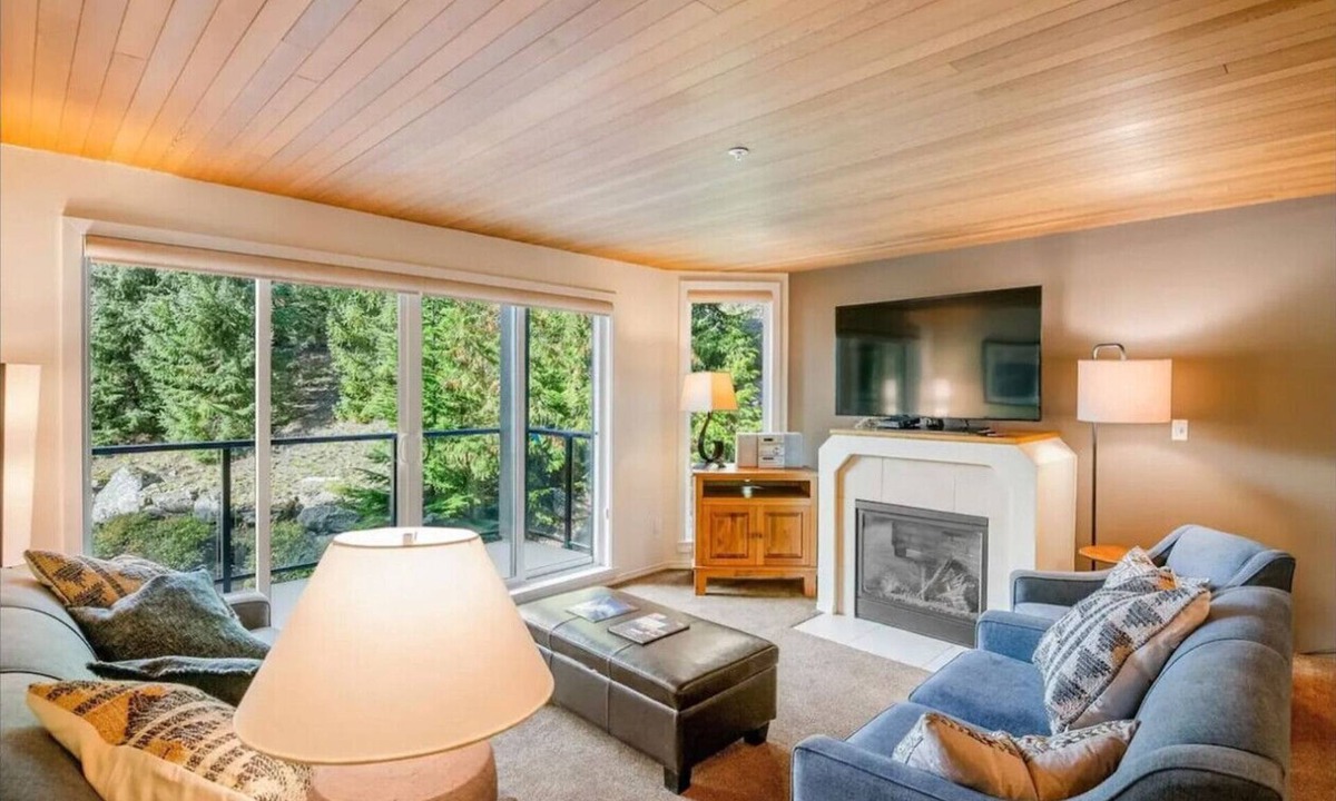 Blueberry Hill Condo | Mountain View 2BR: Pool, Hottub, Ski Storage, Games Room, 5 mins to Village